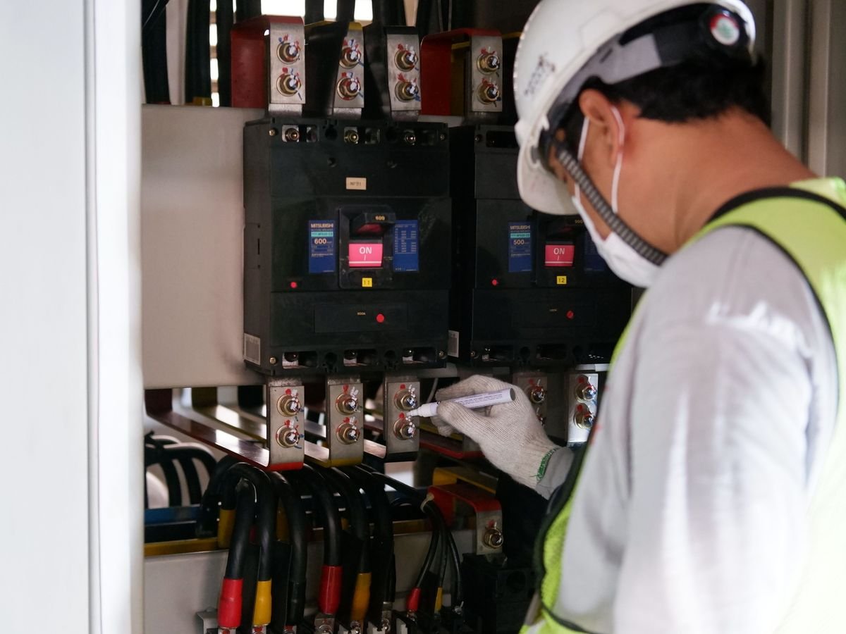 Mantenimiento eléctrico y de plomería